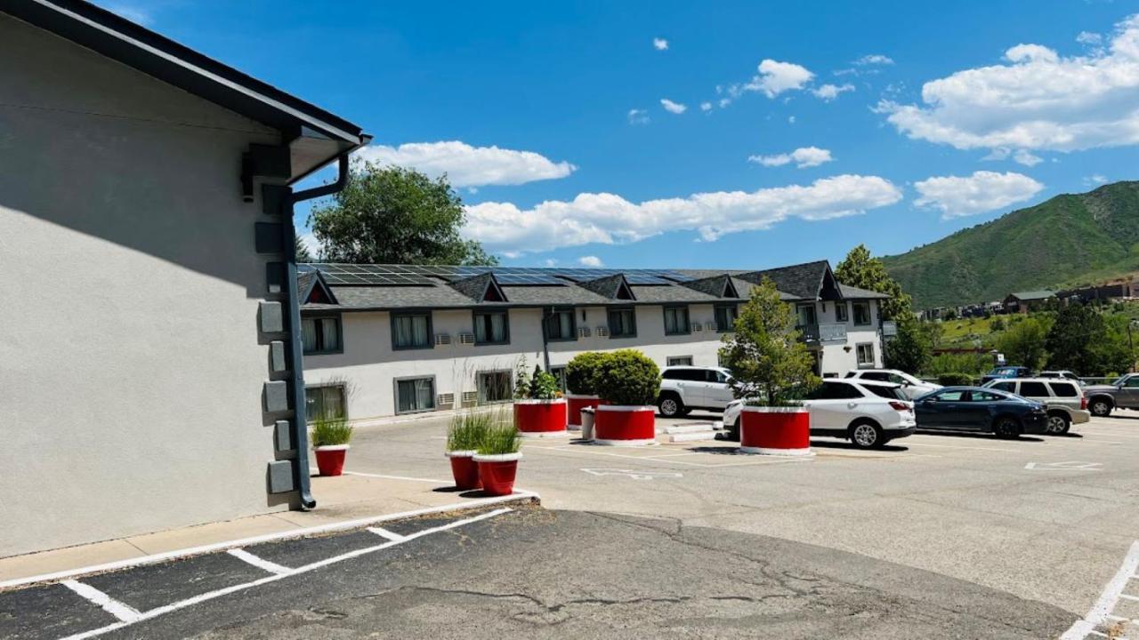 Adventure Inn - Glenwood Springs Exteriör bild