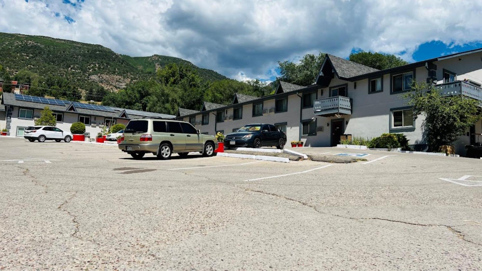 Adventure Inn - Glenwood Springs Exteriör bild