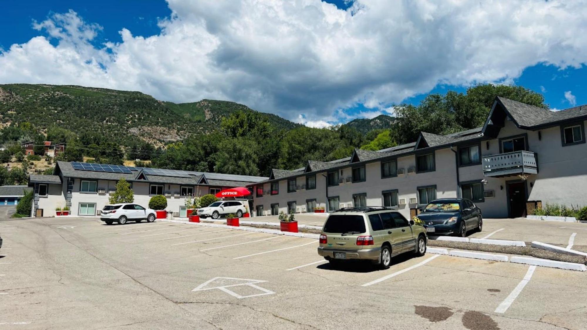 Adventure Inn - Glenwood Springs Exteriör bild